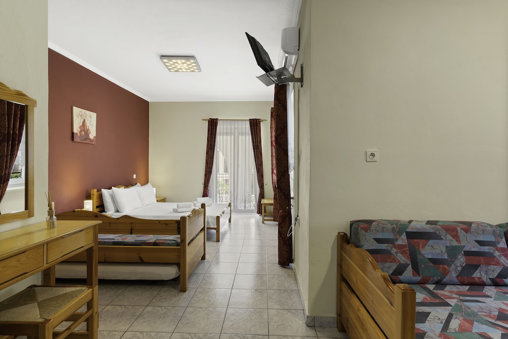 Standard Double or Twin Room - Photo 10