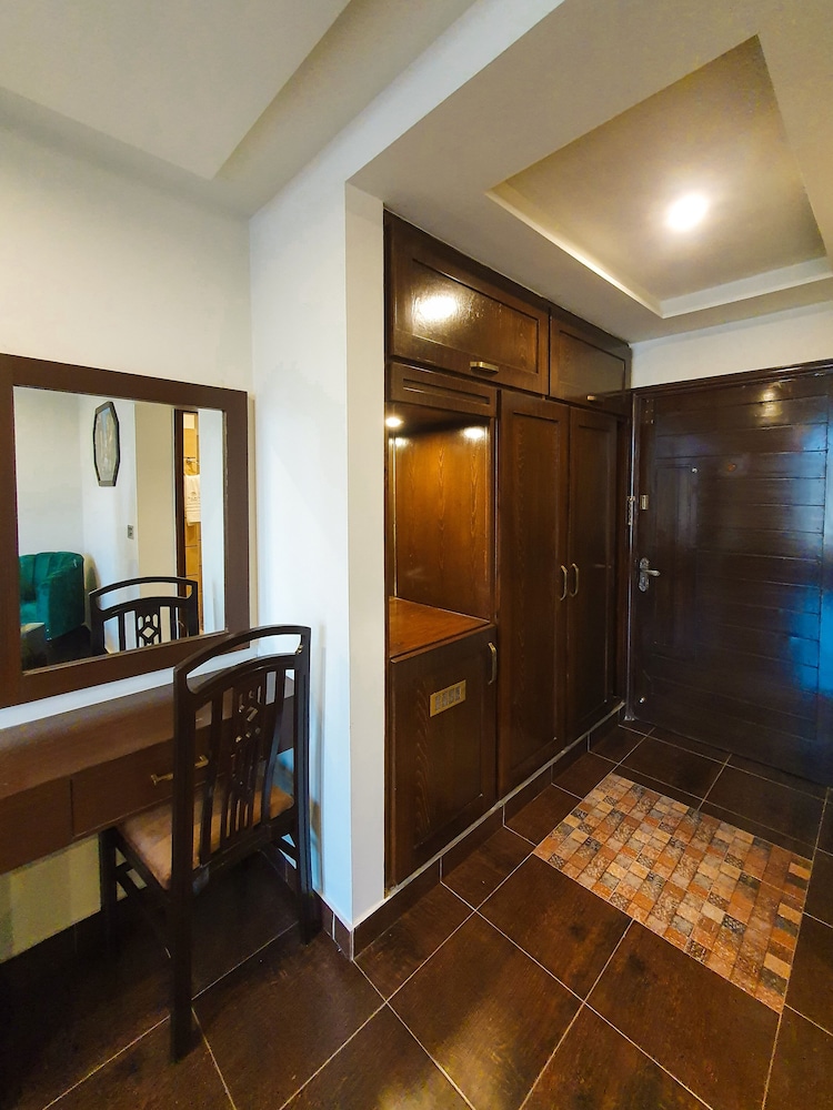 Business Suite, 1 Double Bed With Sofa Bed, Balcony, Executive Level photo 3