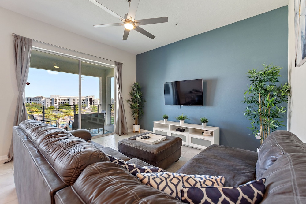 Condo (2bd Top Floor Condo Overlooking Pool )