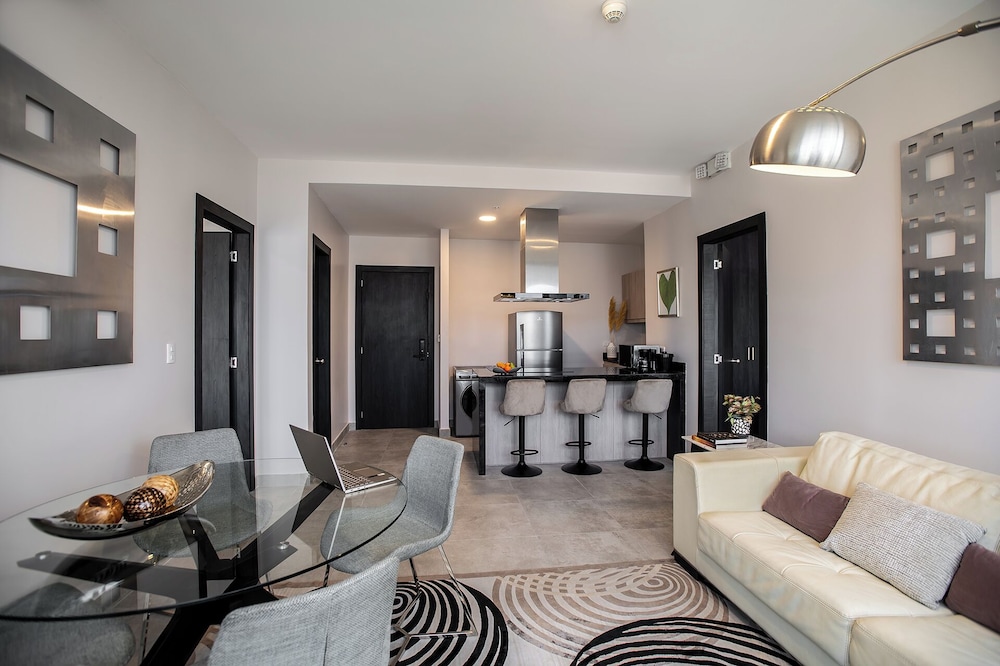 Suite, 2 Bedrooms photo 2