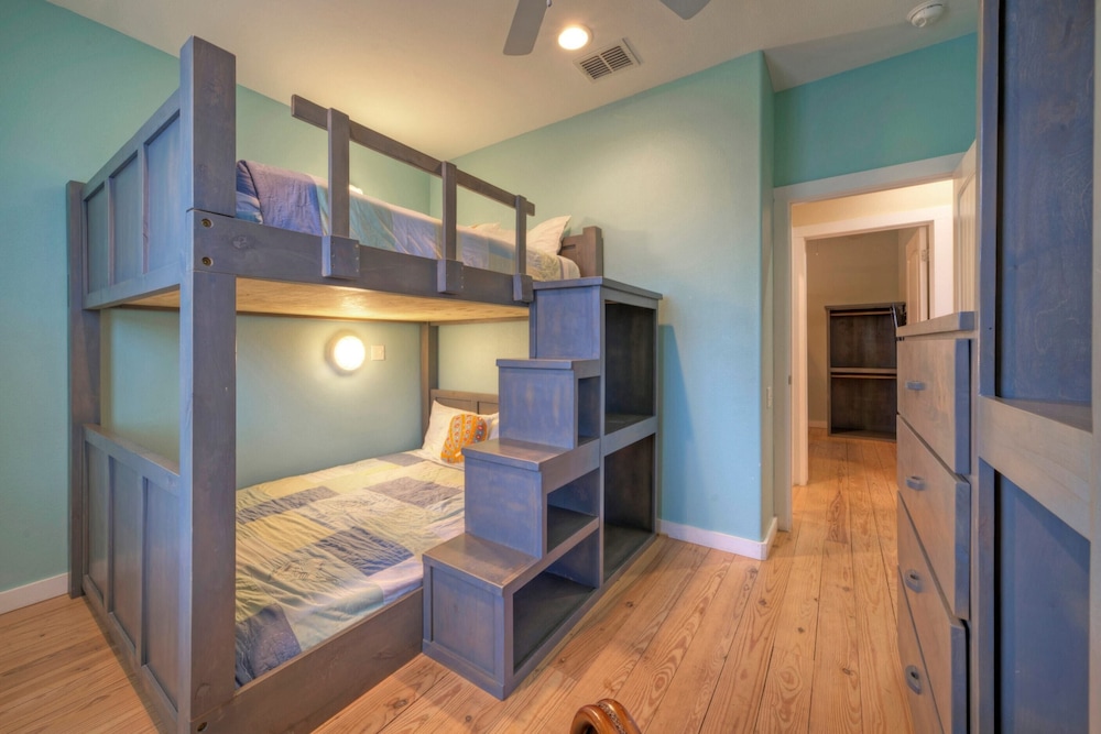 House (4 Bedrooms)