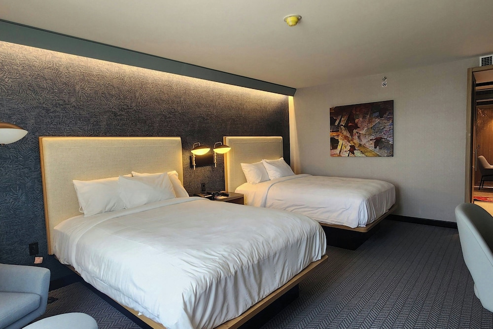 Standard Room, 2 Queen Beds photo 3