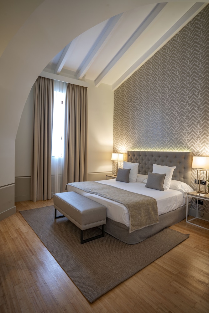 Deluxe Triple Room - Photo 1