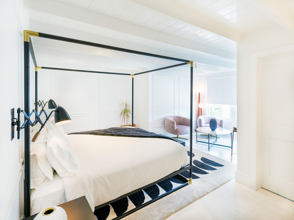Standard Room, 1 King Bed photo 1