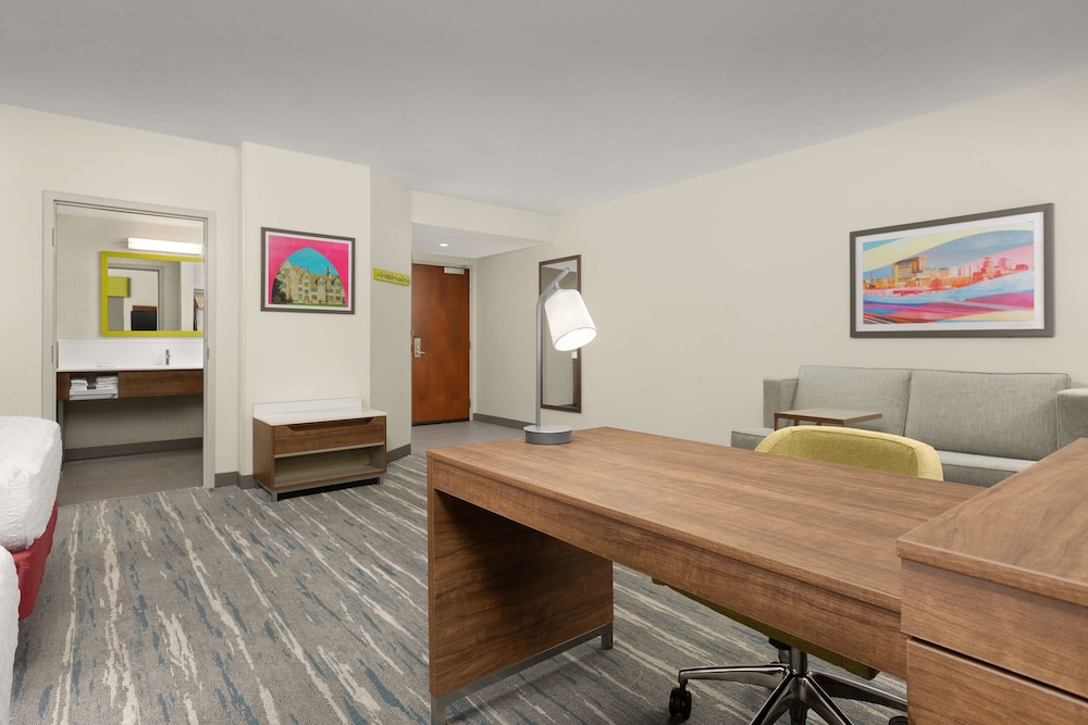 Studio, 2 Queen Beds, Refrigerator & Microwave (Wet bar) - Photo 5