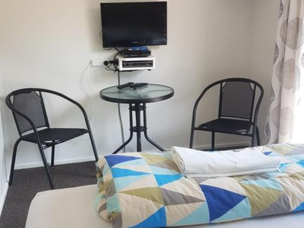 Standard Cabin, 1 Queen Bed (Shared Bathroom) photo 3