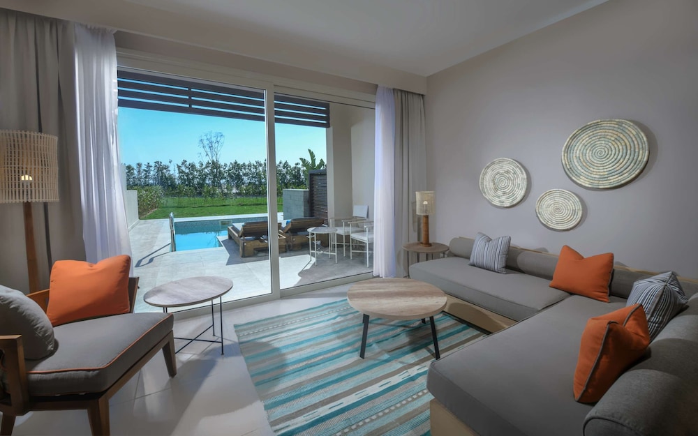 Executive Suite - Photo 3