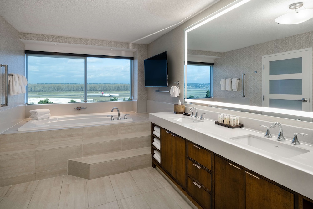 Presidential Suite, 1 King Bed, Non Smoking thumbnail 6