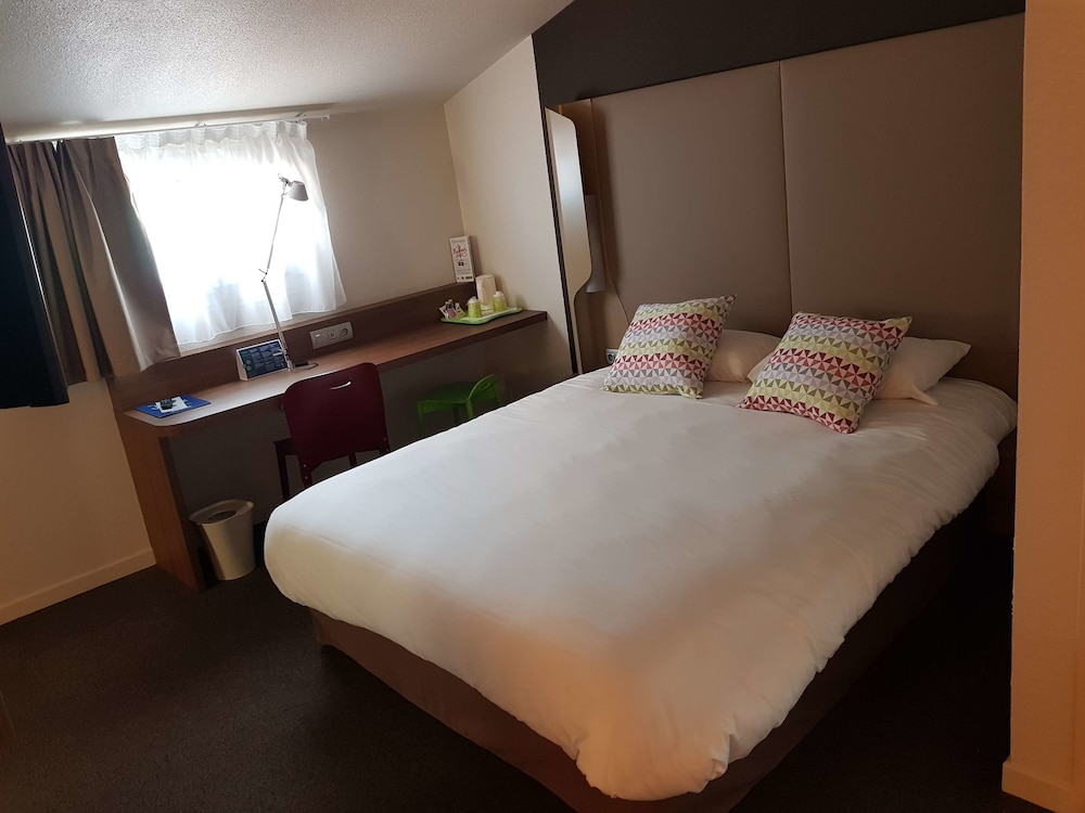 Standard Room, 2 Double Beds - Photo 2