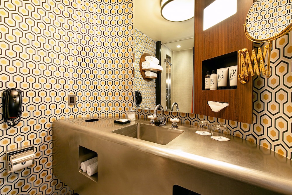 Standard Room, Accessible thumbnail 6