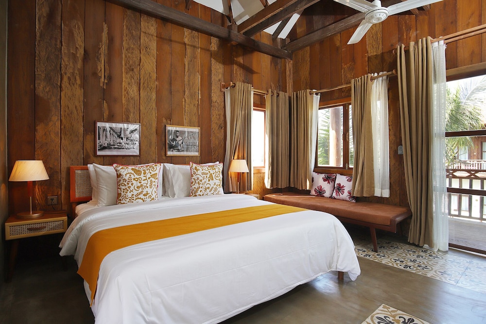Deluxe Room with Two Double Beds - Photo 14