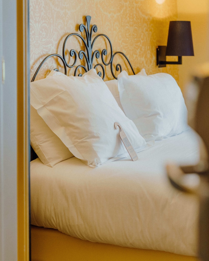 Deluxe Room - Photo 5