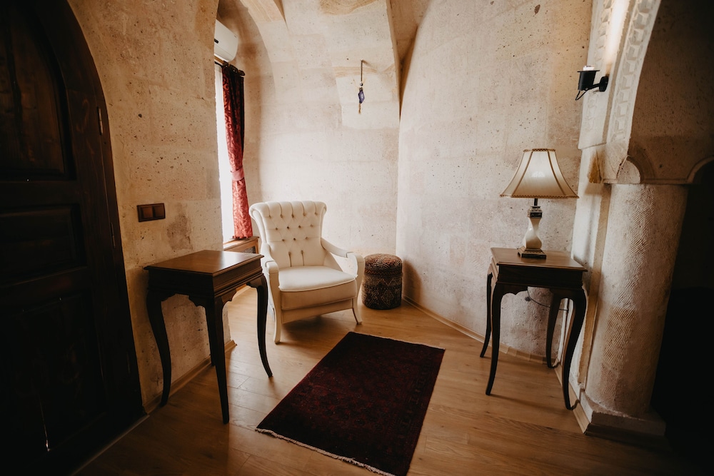 107- KHAN PADISHAN SUITE photo 3