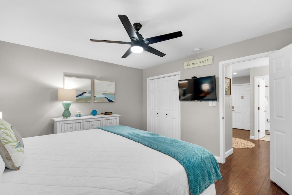 Condo, 1 King Bed (Sweet Magnolia) photo 3