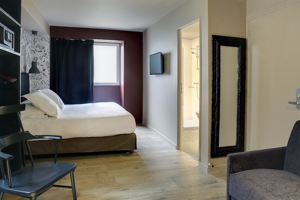 Superior Room, 1 King Bed, Non Smoking (Twin bed on request) - Photo 2
