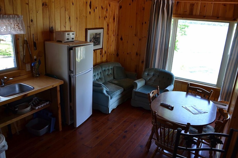 Comfort Cottage, 2 Bedrooms (Cottage #7) photo 2
