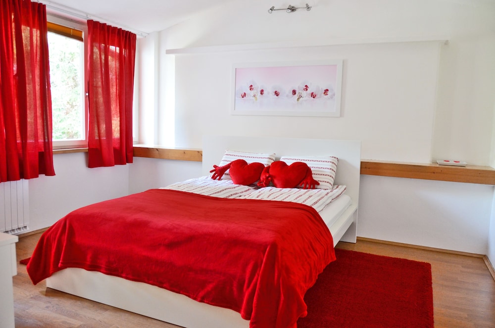 Romantic Double Room, 1 Queen Bed, Shared Bathroom