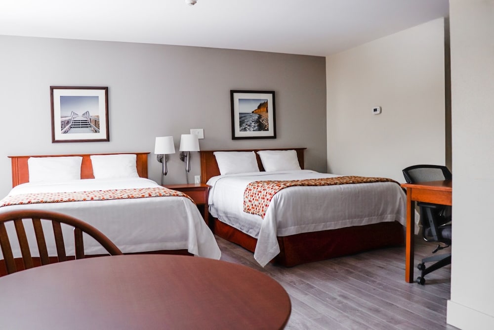 Upgraded, Room, 2 Queen Beds, Non Smoking - Photo 1