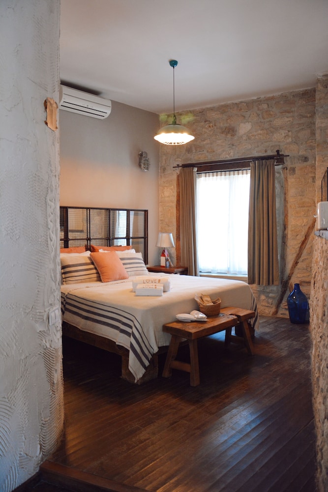 Deluxe Room, Partial Sea View photo 1