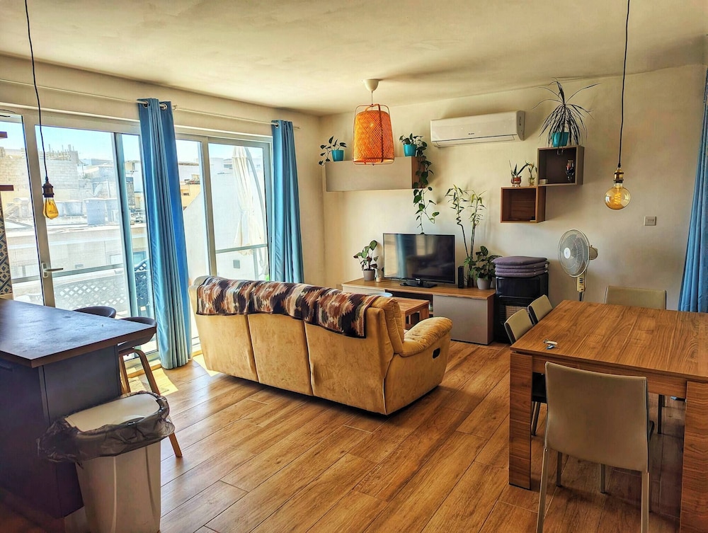 Apartment, 3 Bedrooms, Accessible, Smoking
