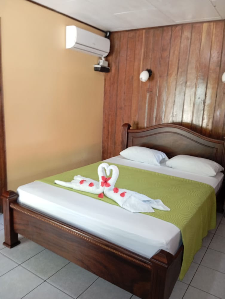 Standard Double Room, 1 Queen Bed photo 3