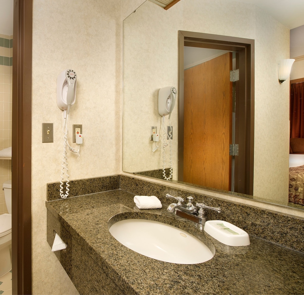 Deluxe Room, 1 King Bed, Refrigerator & Microwave (Terrace, Upper Floor) - Photo 6