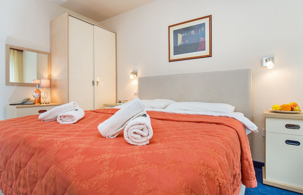 Double Room (1) thumbnail 5
