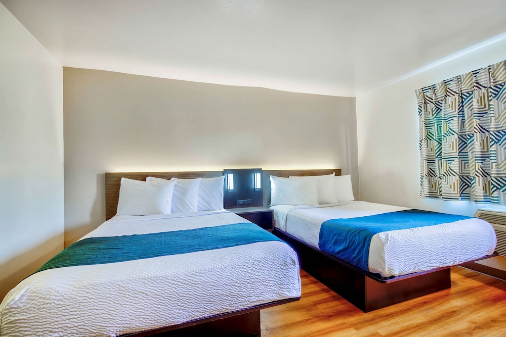 Standard Room, 2 Double Beds, Accessible, Non Smoking photo 1
