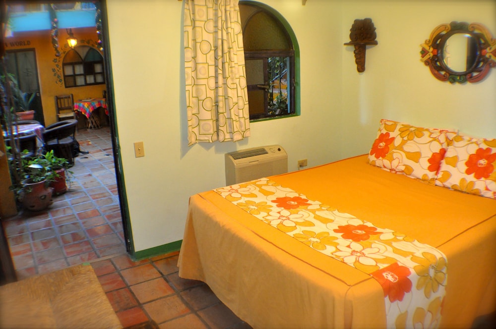 Standard Room, 1 Queen Bed - Photo 1