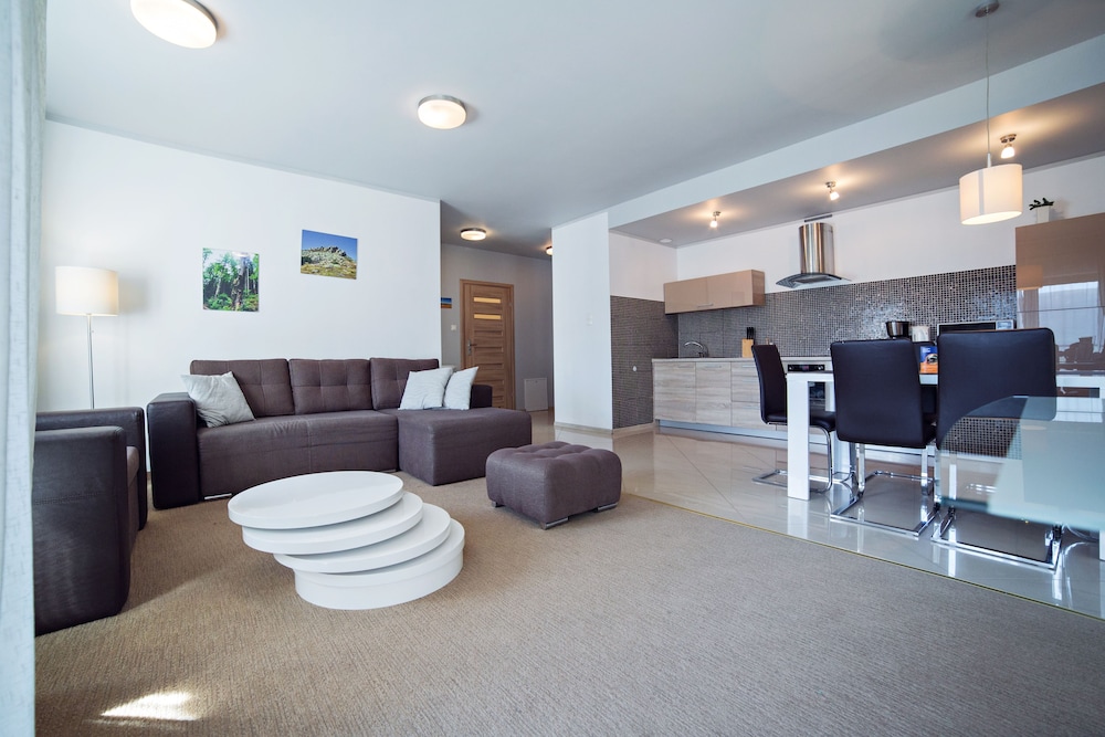 Apartment, Mountain View (UG 112)