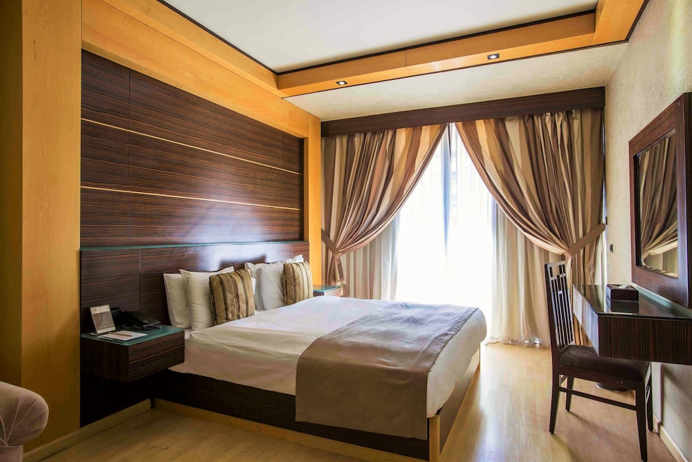 Standard King or Twin Room