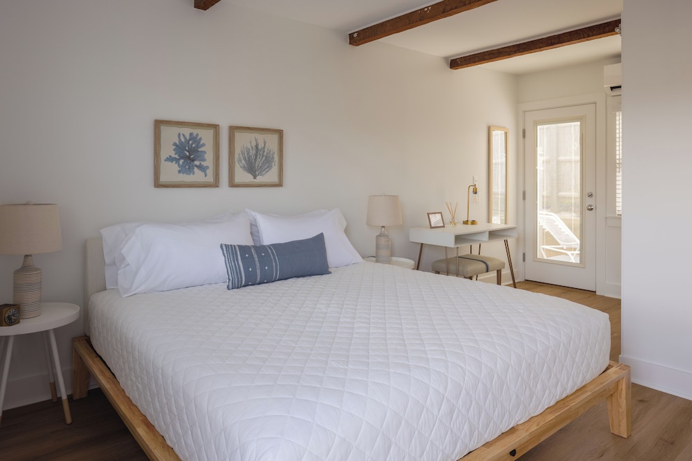 Premium Double Room, 1 King Bed, Courtyard View, Ground Floor