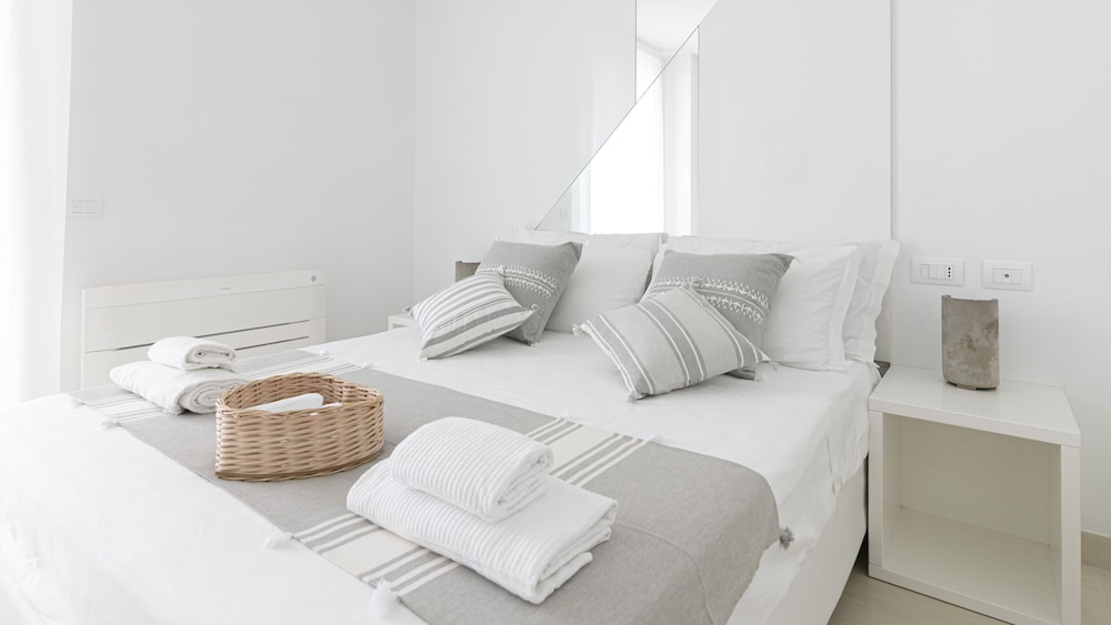 Apartment, Partial Sea View (3035497)