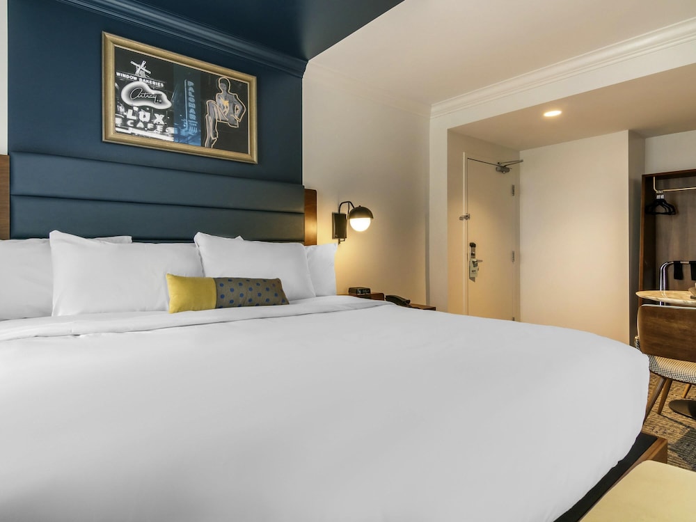 Premium Room, 1 King Bed, City View - Photo 2