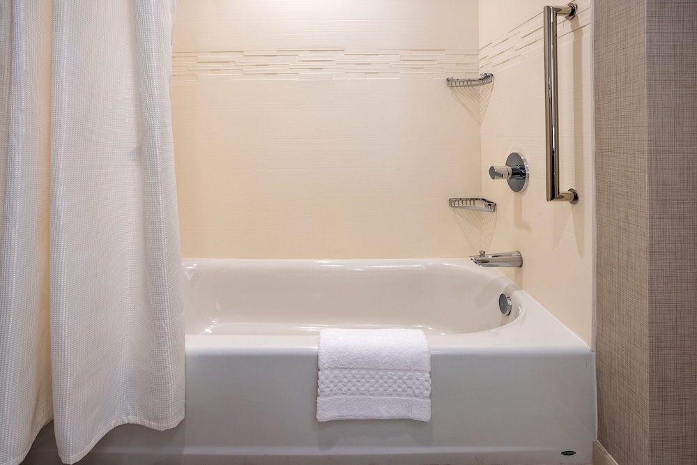 Suite, 1 Bedroom - Photo 7