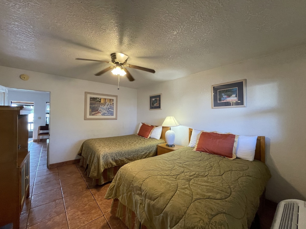Kitchenette Suites, Lake View, 2 full Beds with Sofa bed