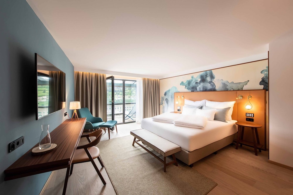 Large Junior Suite, Lake View, Lakeside photo 1