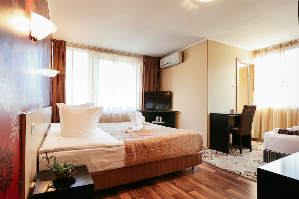Triple Room - Photo 1