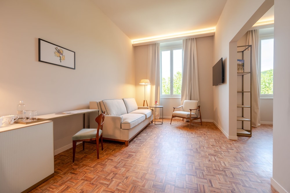 Business Suite photo 3