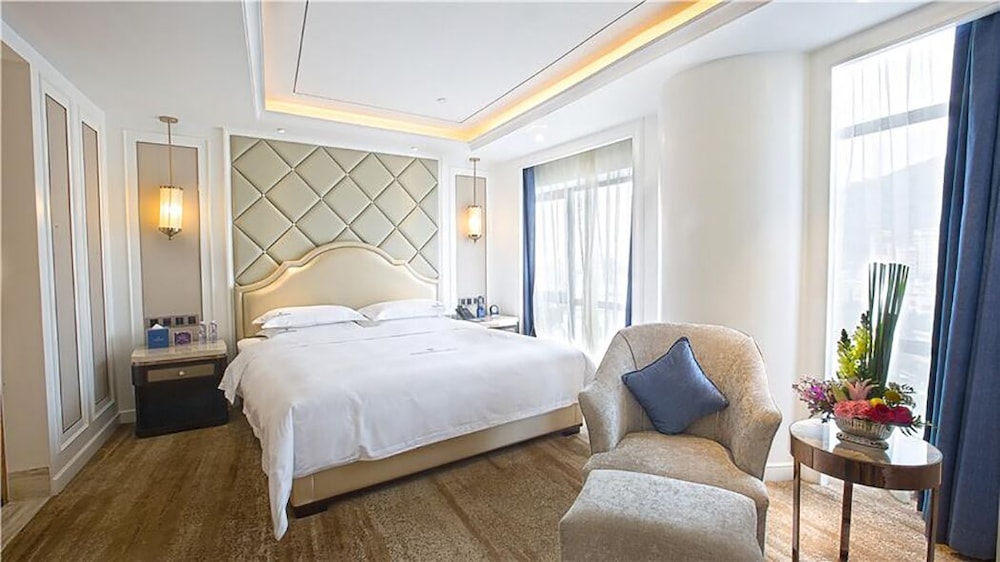 Business Suite, 1 King Bed photo 1