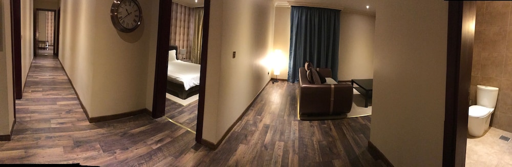 Grand Triple Room