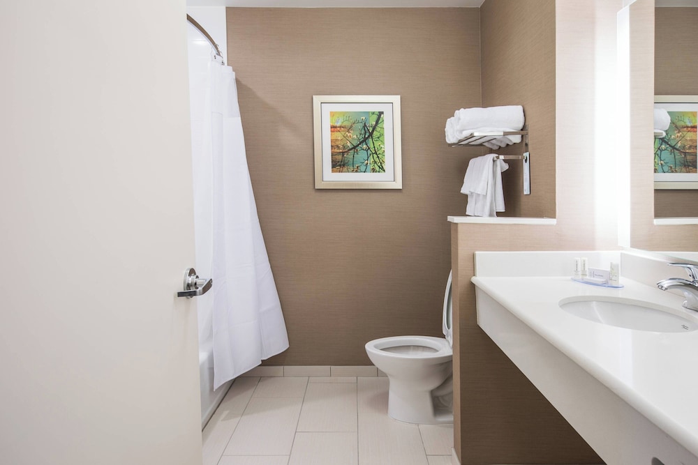 Room, 2 Queen Beds (Hearing Accessible) photo 2