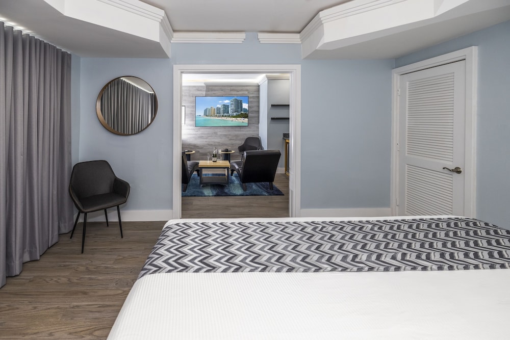 Oceanfront Suite - Photo 2