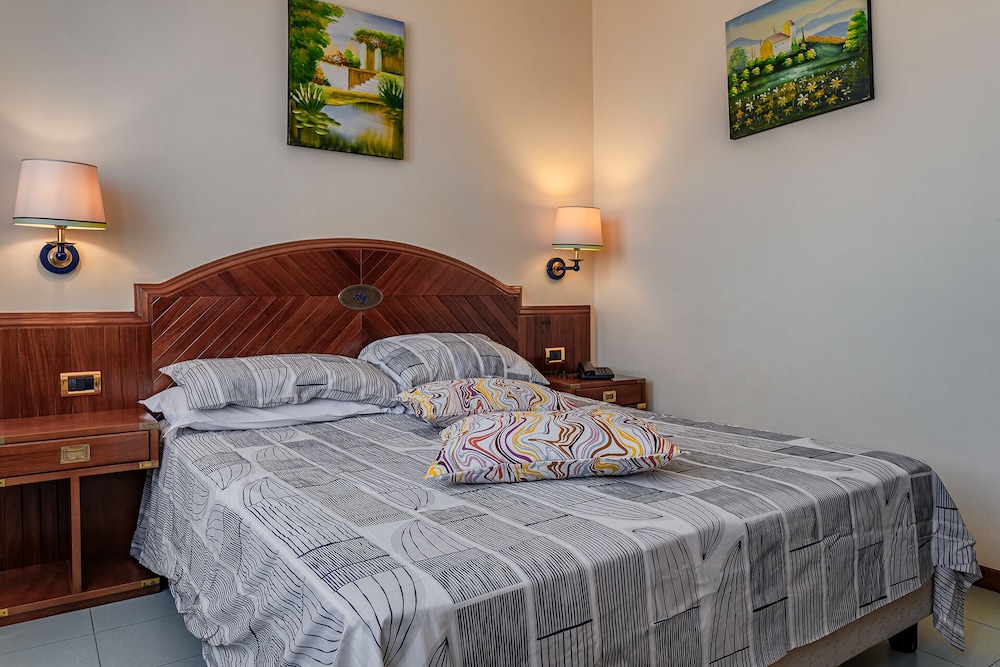 Classic Room, 1 Bedroom, Partial Sea View photo 1
