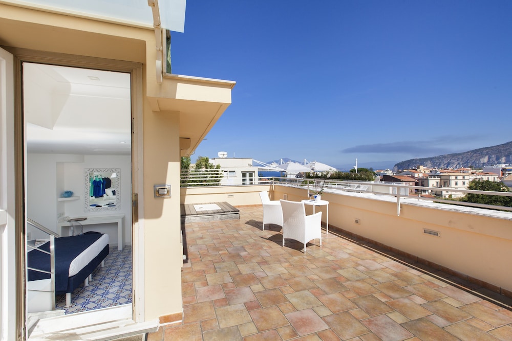 Exclusive Double Room, Terrace, City View thumbnail 5