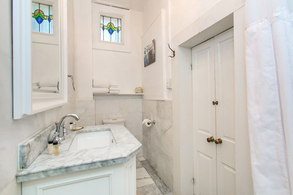 Romantic Single Room, 1 Queen Bed, Courtyard View, photo 6