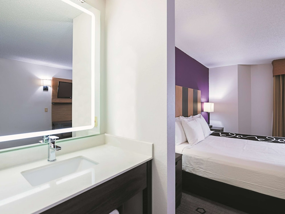 Room, 1 King Bed, Non Smoking photo 2