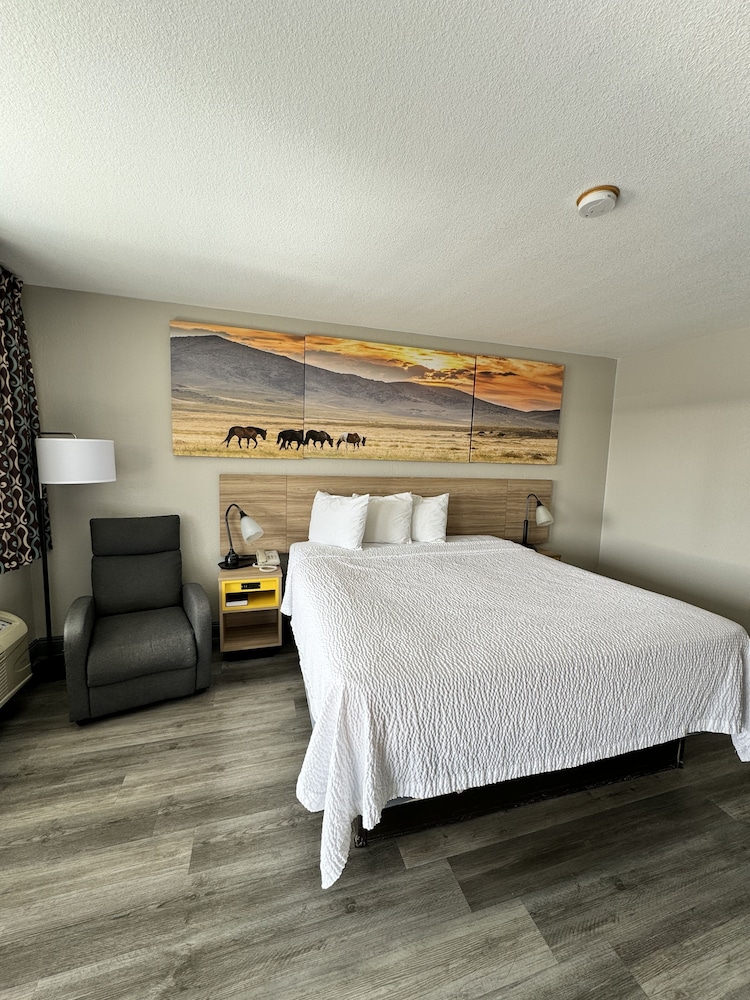 Standard Room, 1 King Bed - Photo 3