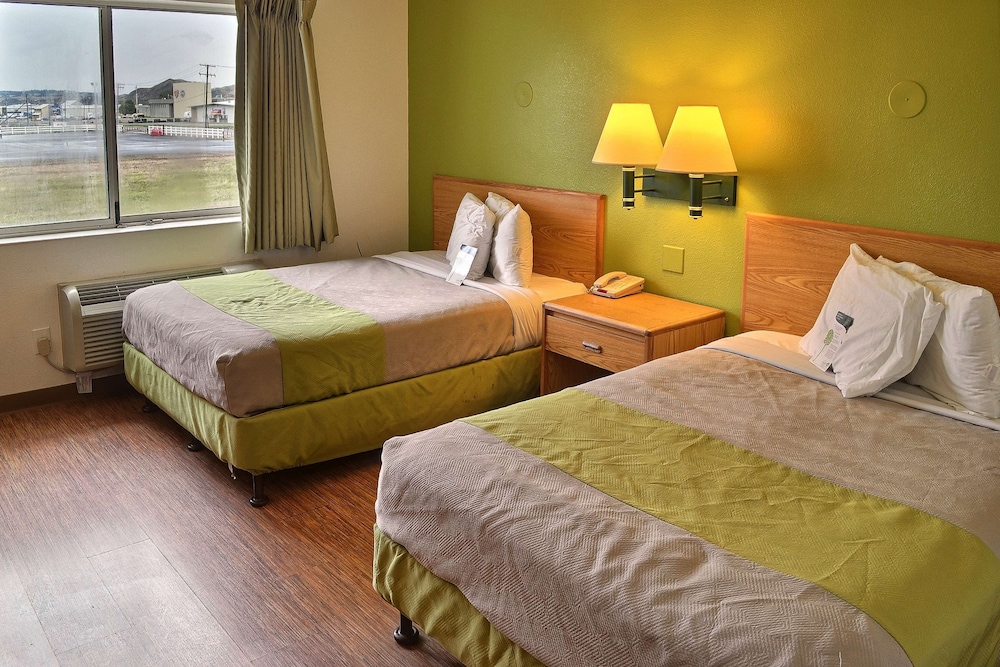 Deluxe Room, 2 Double Beds, Non Smoking, Refrigerator & Microwave photo 3