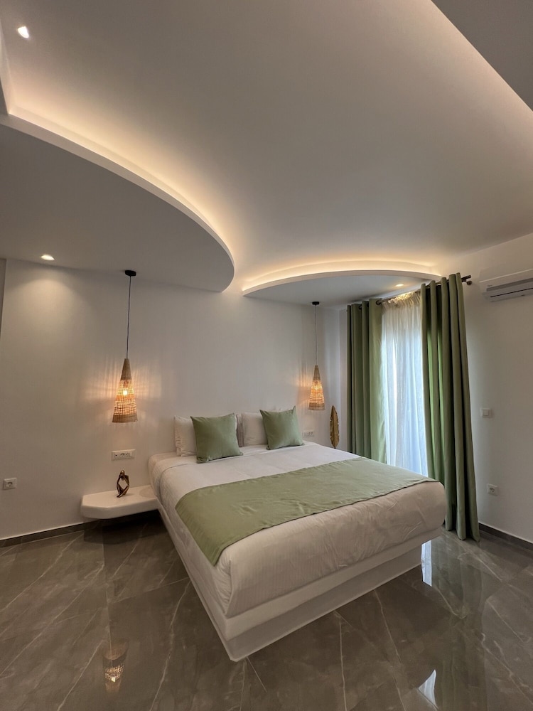 Superior Suite, Jetted Tub, Sea View